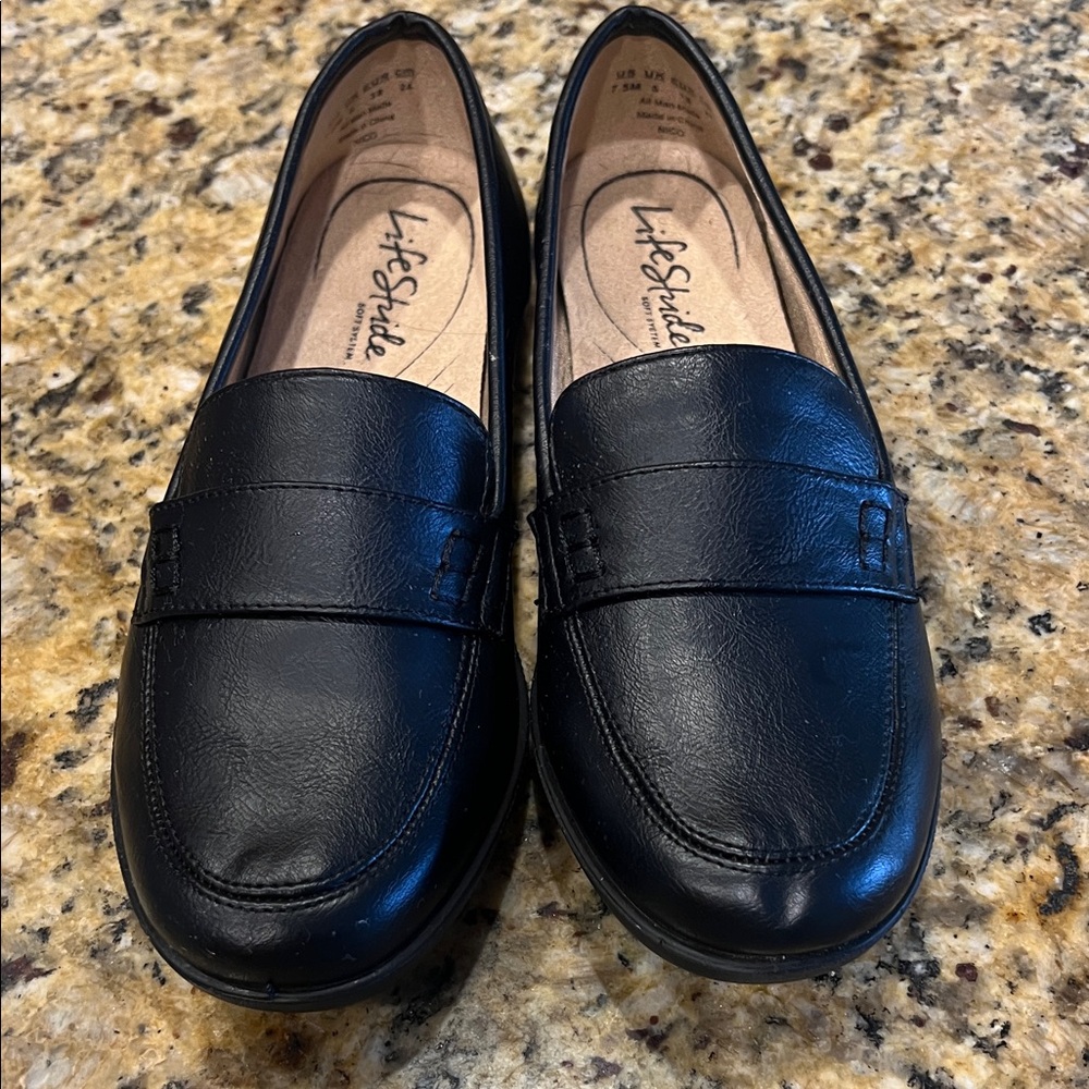 Life Stride Women's Classic Black Flats